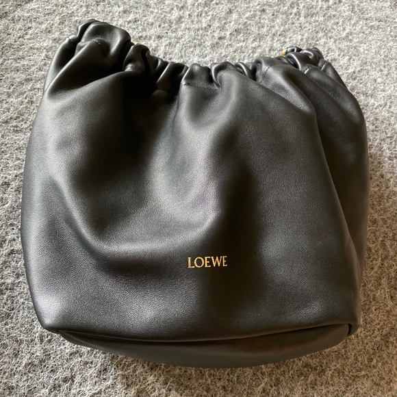 LOEWE Squeeze Small Bag in Mellow Nappa Black - Picture 6 of 16